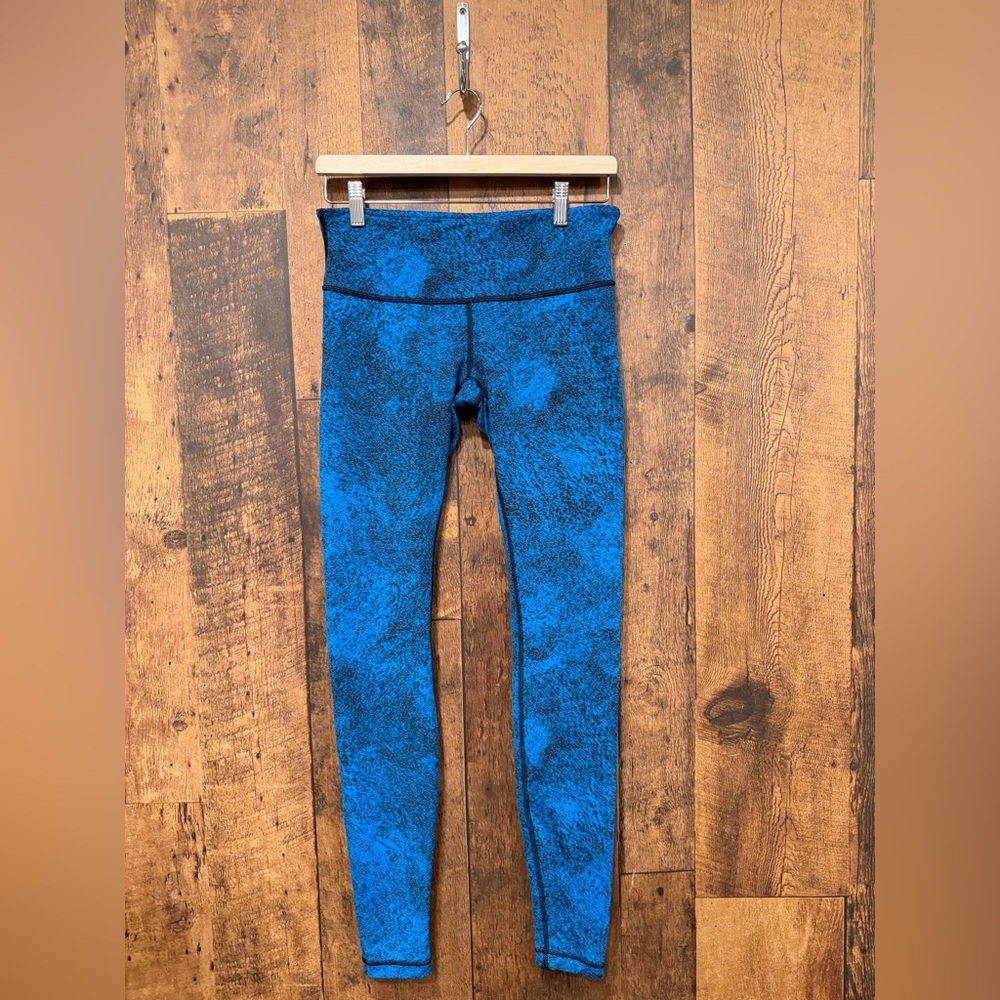 Lululemon Wunder Under Pant III
Luon Spray Jacquard Shocking Blue Black size 8 - Picture 2 of 6